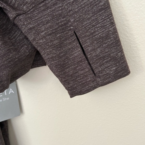 NWT new Athleta Odyssey Women's Pullover Top Dark Razzleberry Athletic Workout L - Picture 4 of 9